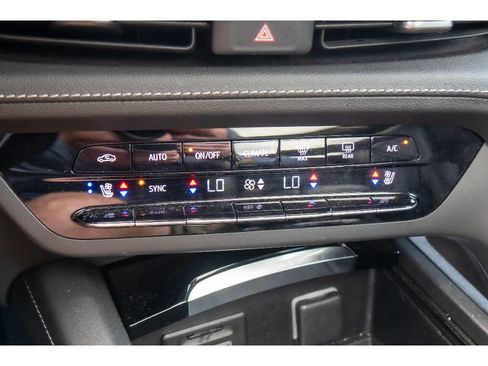 Used 2023 Buick Envision Avenir AWD/4WD image 32