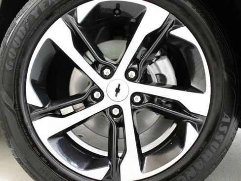 Certified 2025 Chevrolet Trax RS w/ Driver Confidence Package FWD image 31