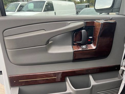 Used 2004 Chevrolet Express 1500 w/ LS Preferred Equipment Group image 11