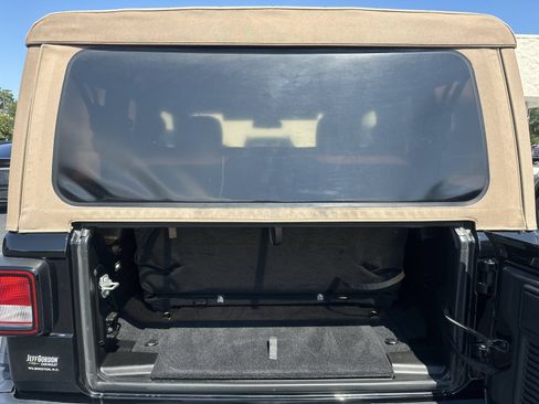 Used 2021 Jeep Wrangler Rubicon AWD/4WD image 32