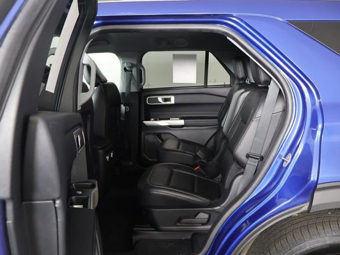 Used 2023 Ford Explorer XLT w/ Equipment Group 202A AWD/4WD image 29