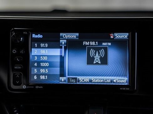 Used 2018 Toyota C-HR XLE image 20