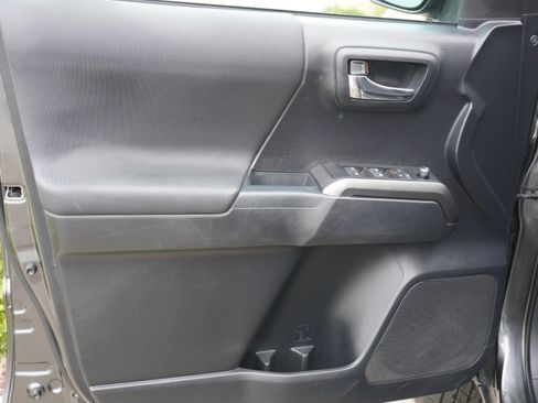 Used 2018 Toyota Tacoma TRD Sport RWD image 20