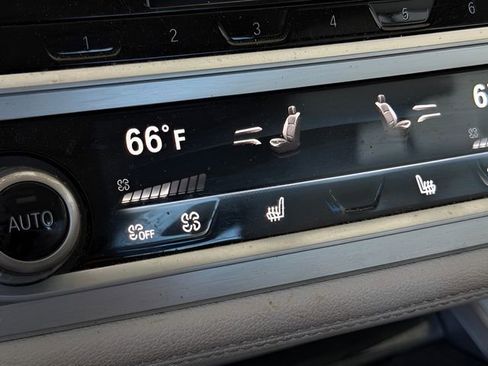 Used 2020 BMW 740i image 29