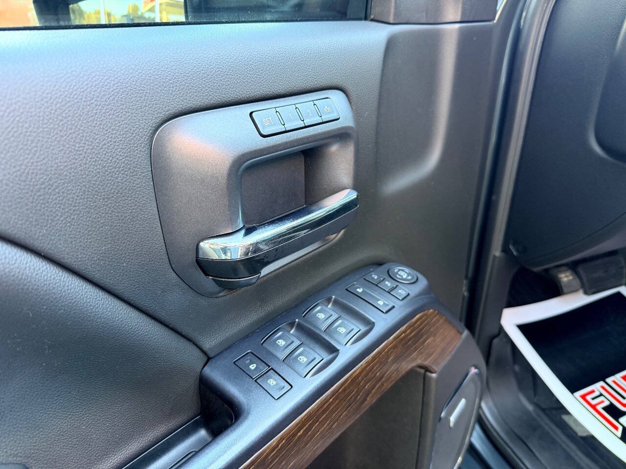 Used 2018 GMC Sierra 2500 Denali w/ Duramax Plus Package AWD/4WD image 17