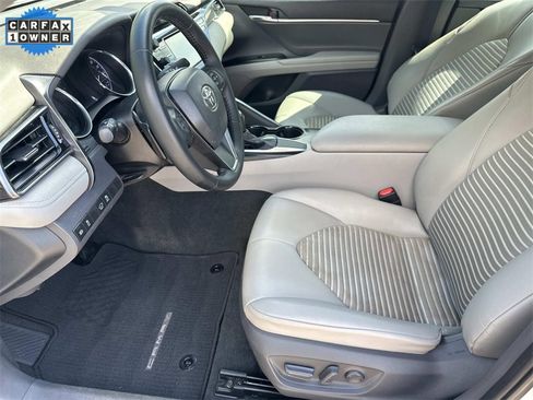 Used 2020 Toyota Camry SE image 11