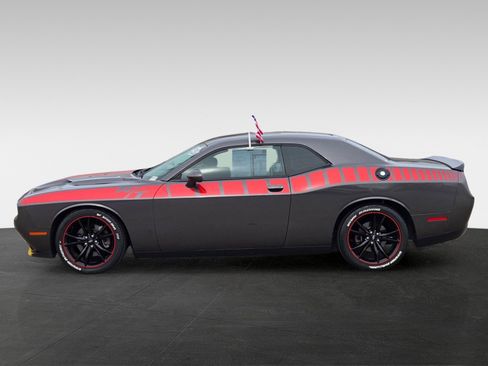 Used 2017 Dodge Challenger R/T w/ Blacktop Package image 7