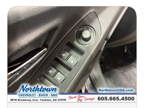 Used 2022 Chevrolet Trax LT w/ LT Convenience Package AWD/4WD image 18