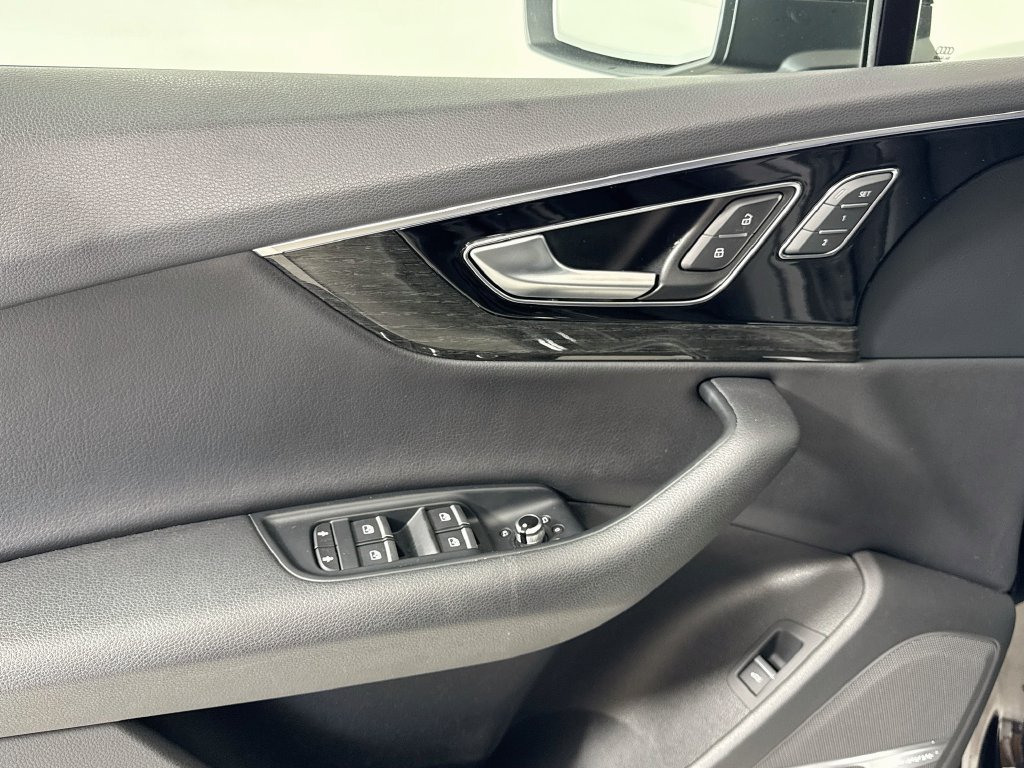 Used 2018 Audi Q7 3.0T Premium Plus w/ Premium Plus Package AWD/4WD image 18