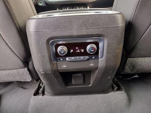 Used 2022 Chevrolet Suburban Premier AWD/4WD image 9