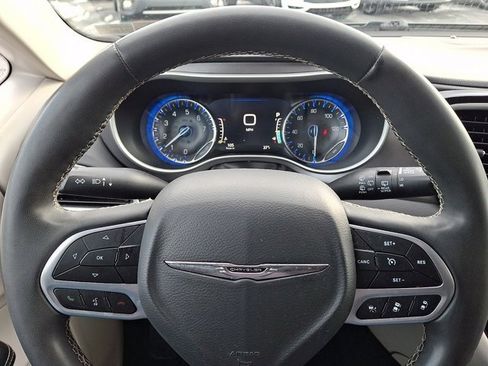 Certified 2022 Chrysler Pacifica Touring-L image 25