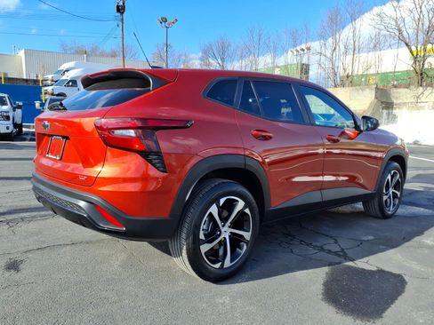 Used 2024 Chevrolet Trax RS w/ Sunroof Package image 3