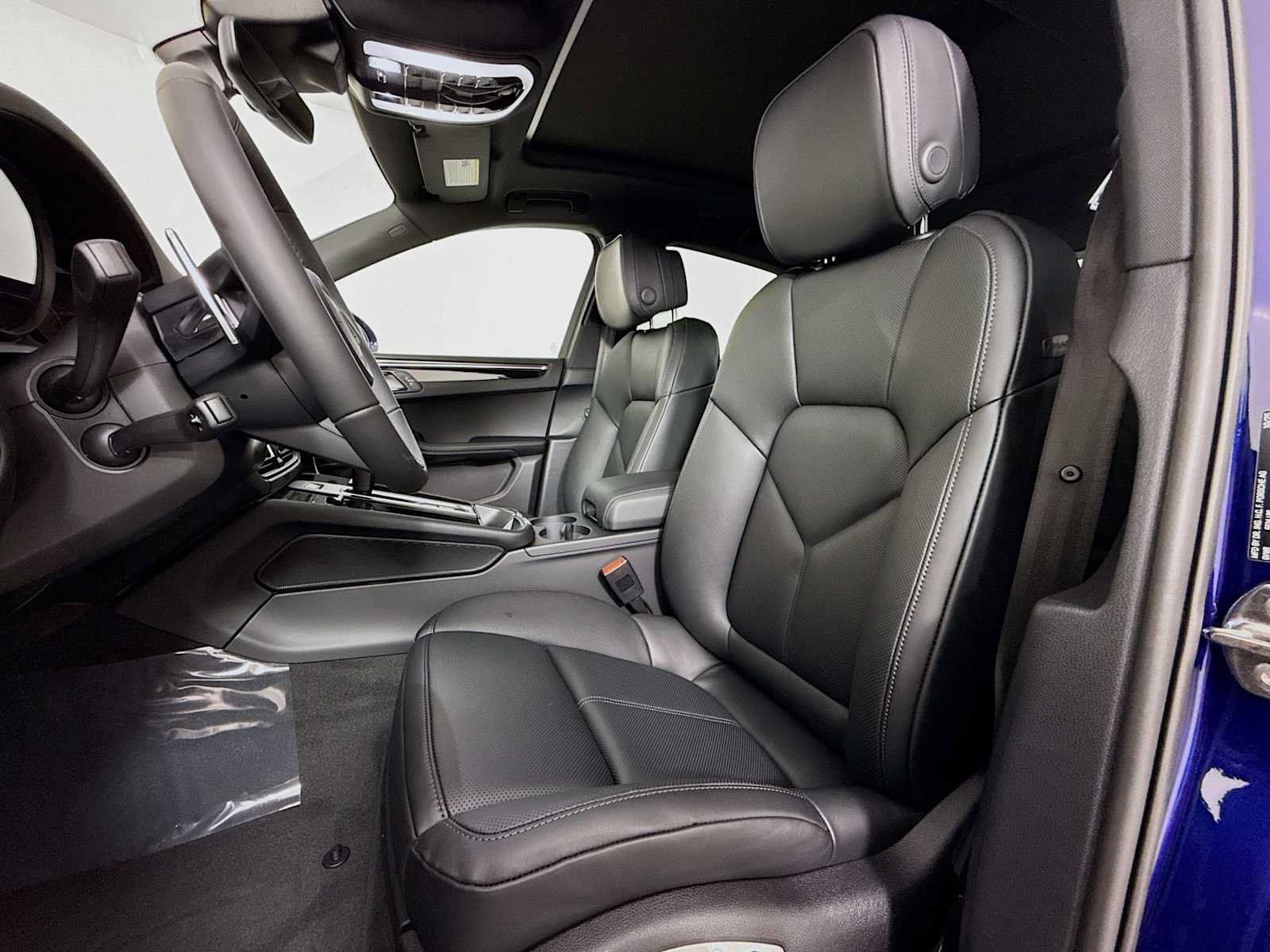 Used 2026 Porsche Macan AWD/4WD image 5