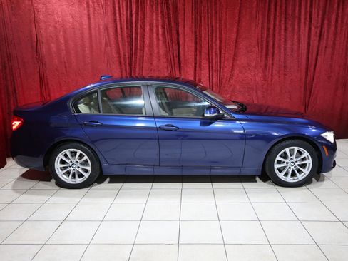 Used 2018 BMW 320i Sedan RWD image 8