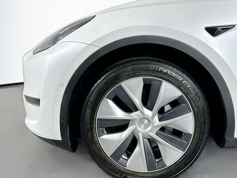 Used 2021 Tesla Model Y Long Range image 11