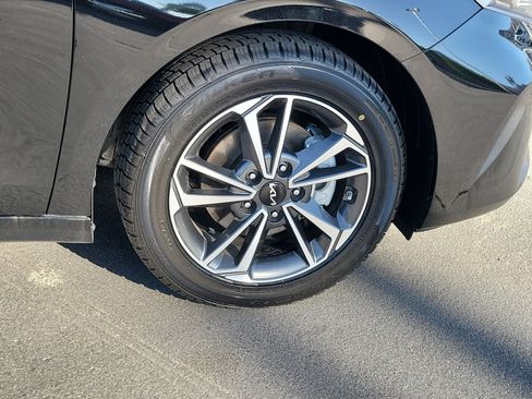 Used 2023 Kia Forte LXS w/ LXS Technology Package FWD image 13