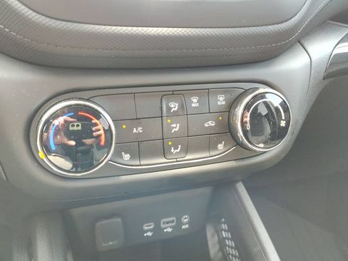 Used 2023 Chevrolet TrailBlazer LT FWD image 14