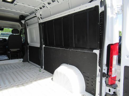 Used 2026 RAM ProMaster 2500 w/ Convenience Group FWD image 25