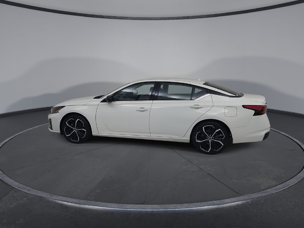 Used 2025 Nissan Altima 2.5 SR FWD image 10