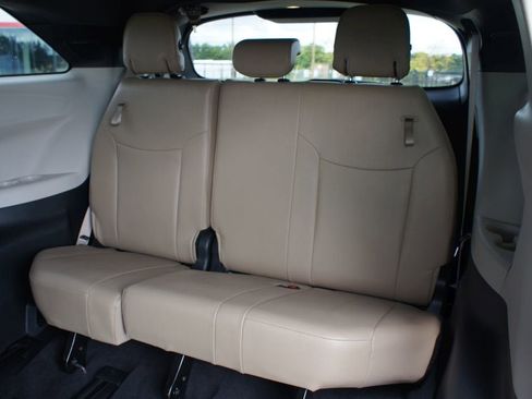 Used 2024 Toyota Sienna XLE image 18