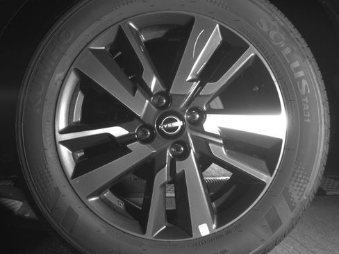 Used 2025 Nissan Versa SV FWD image 14
