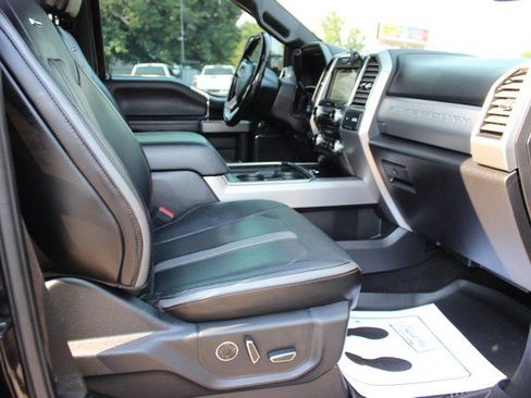 Used 2018 Ford F250 Platinum w/ FX4 Off-Road Package AWD/4WD image 17