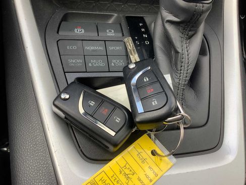 Used 2023 Toyota RAV4 LE AWD/4WD image 19