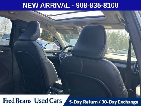 Used 2025 Volvo XC40 B5 Core w/ Protection Package Premier image 9
