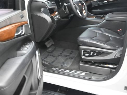 Used 2019 Cadillac Escalade ESV Premium Luxury RWD image 11