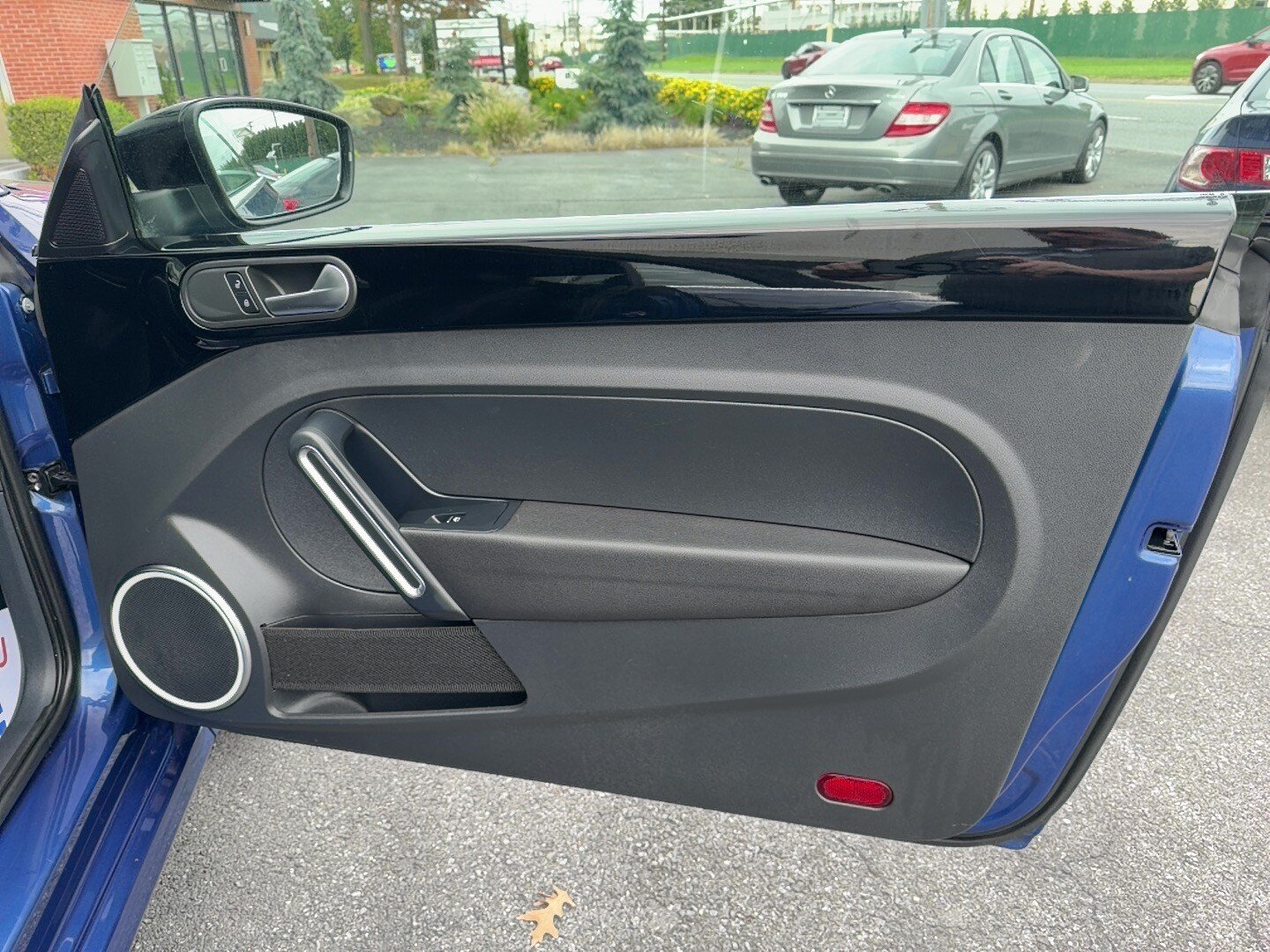 Used 2013 Volkswagen Beetle 2.0T FWD image 23