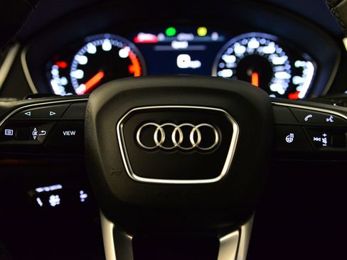 Used 2025 Audi Q6 e-tron Premium w/ Convenience Package image 35