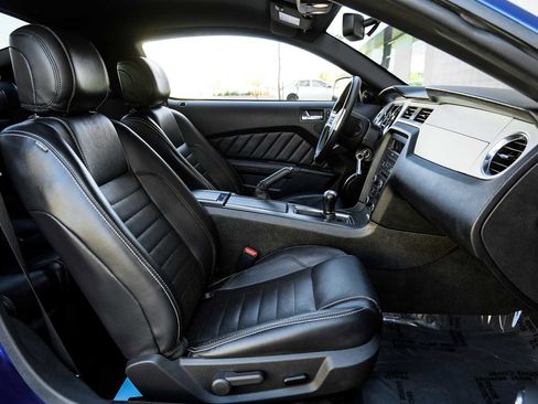 Used 2013 Ford Mustang GT Premium w/ Comfort Pkg image 29