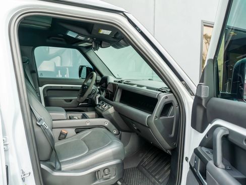 Used 2023 Land Rover Defender 110 image 13