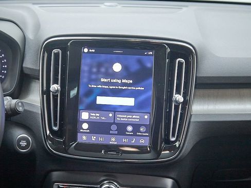 Certified 2023 Volvo XC40 B5 Plus AWD/4WD image 26