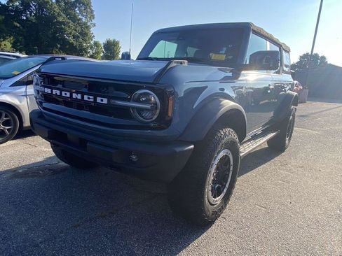 Used 2022 Ford Bronco Outer Banks w/ Sasquatch Package AWD/4WD image 2