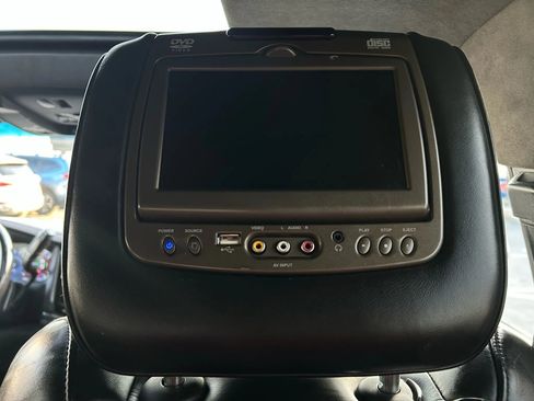 Used 2019 Cadillac Escalade ESV Platinum image 34