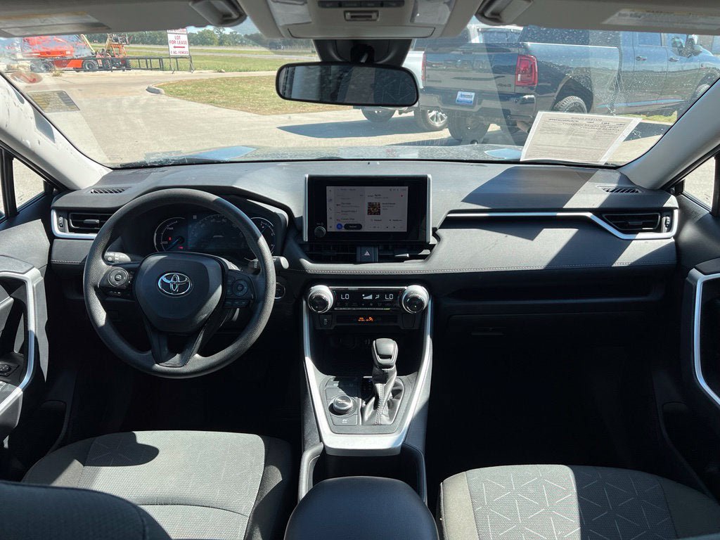 Used 2025 Toyota RAV4 XLE AWD/4WD image 25