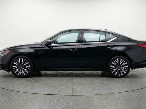 Used 2025 Nissan Altima 2.5 SV FWD image 5