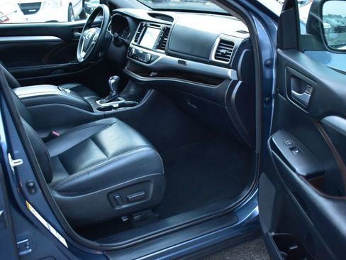 Used 2017 Toyota Highlander XLE w/ Protection Package #3 image 19