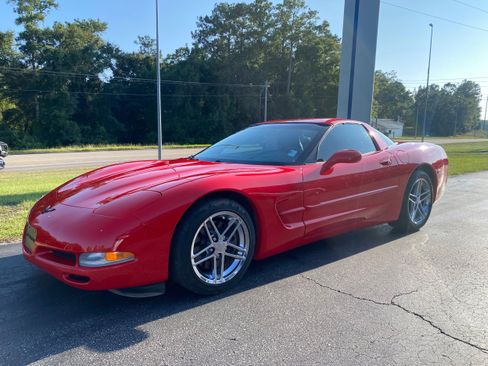 Used 2002 Chevrolet Corvette Coupe w/ Preferred Equipment Group2 image 3