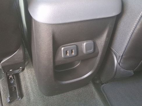 Used 2016 Chevrolet Colorado Z71 AWD/4WD image 11