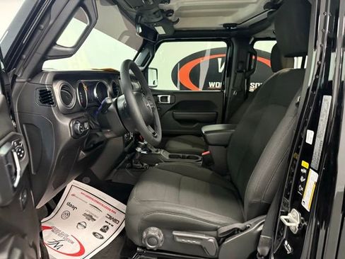 Used 2023 Jeep Gladiator Sport image 9