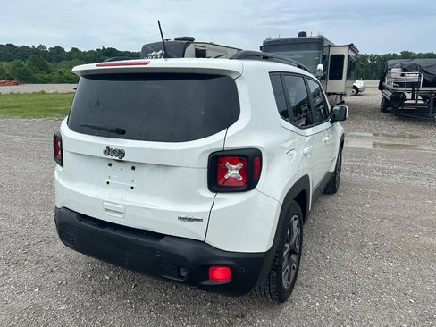 Used 2018 Jeep Renegade Latitude w/ Advanced Technology Group FWD image 4