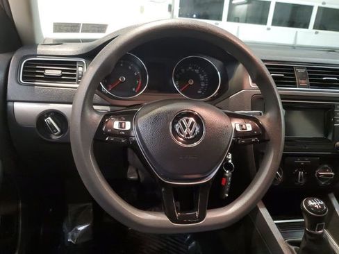 Used 2017 Volkswagen Jetta S image 16