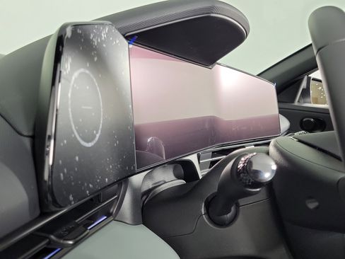 New 2025 Hyundai Elantra Limited image 13