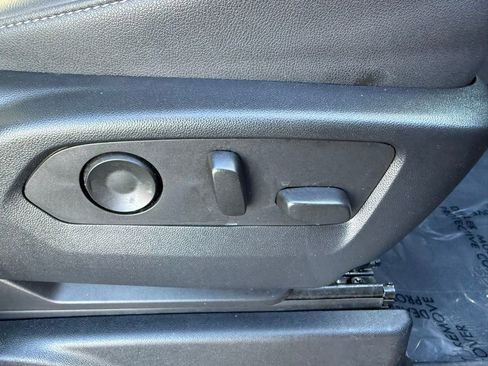 Used 2022 Chevrolet Suburban Z71 w/ Z71 Off-Road Package image 15