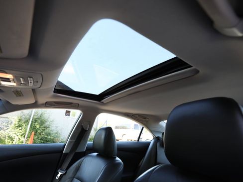 Used 2011 Lexus ES 350 FWD image 16