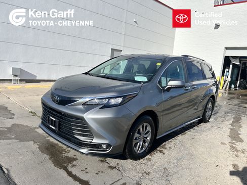 Used 2026 Toyota Sienna XLE AWD/4WD image 1