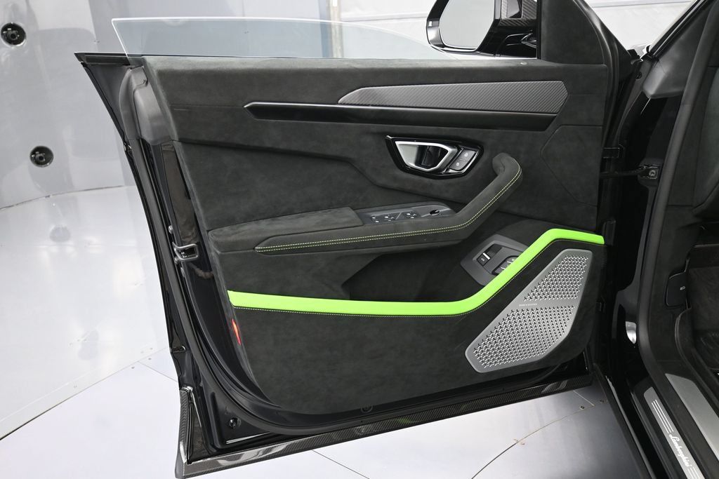 Used 2024 Lamborghini Urus Performante AWD/4WD image 15
