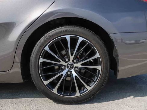 Used 2018 Toyota Camry SE FWD image 10